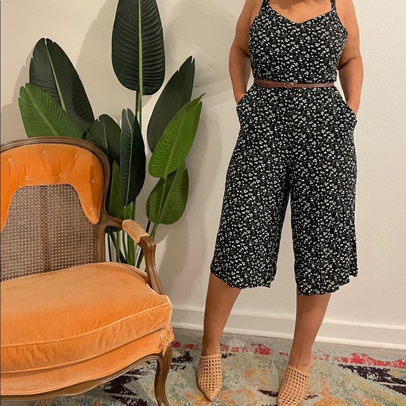 Flower print jumpsuit - Picture 2 of 4